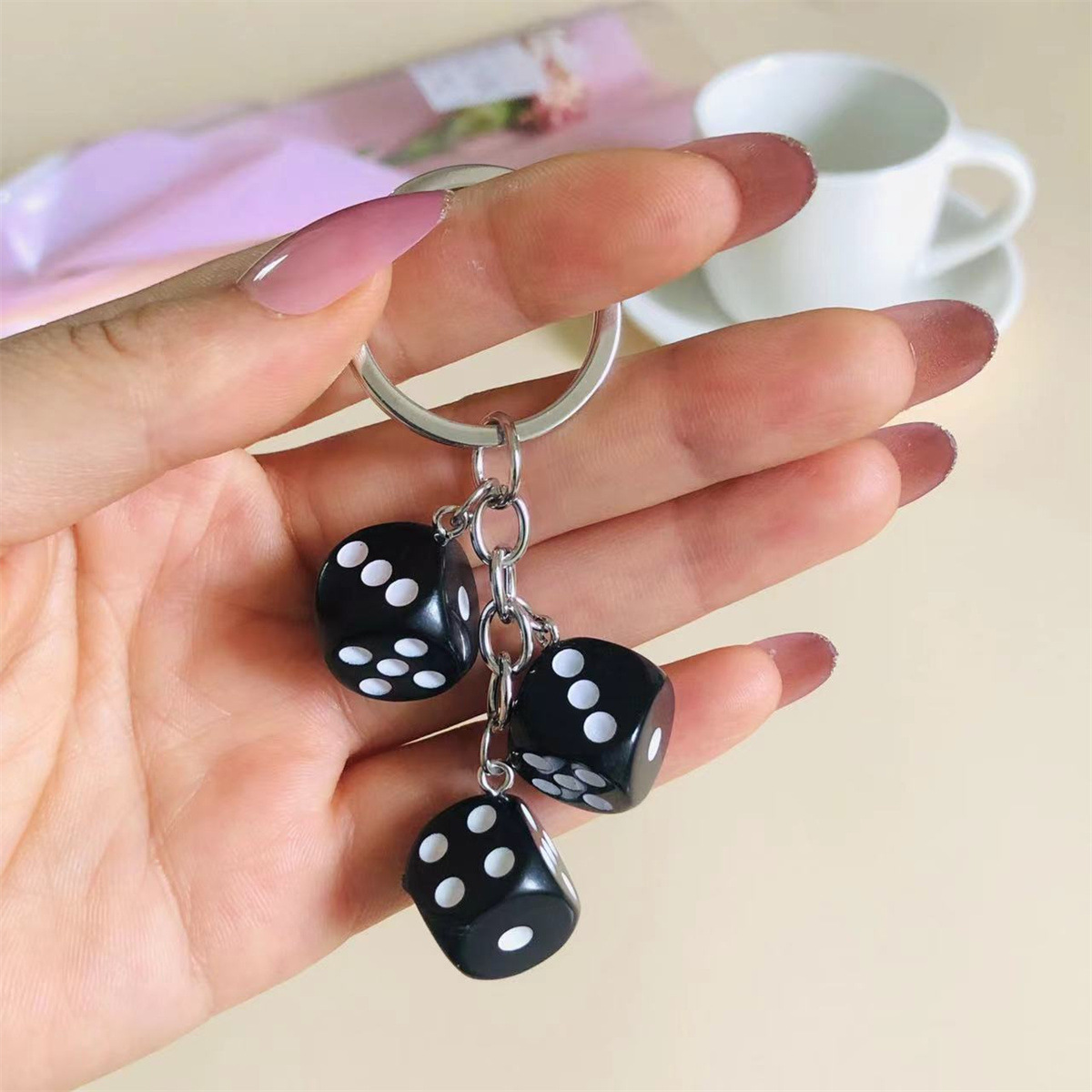 Gaming Accessories Men - Gantungan kunci dadu 3D lucu gantungan